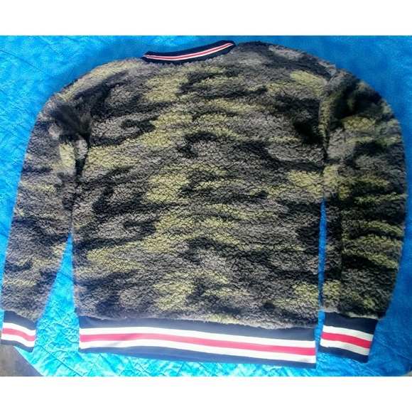 NWT Cozy Popcorn/Marshmellow Fuzzy Camo Sweater - Picture 2 of 4